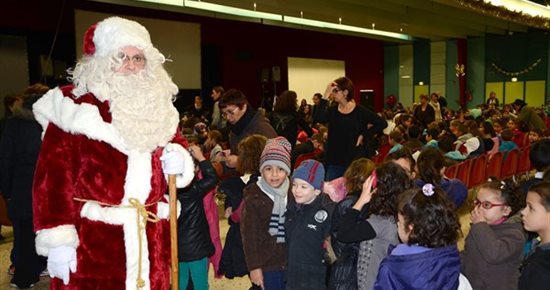 Spectacles de Noël pour les élèves des écoles primaires
