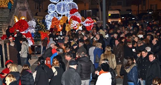 Festivités de Noël : 600 personnes venues célébrer les "Illuminations en fête"