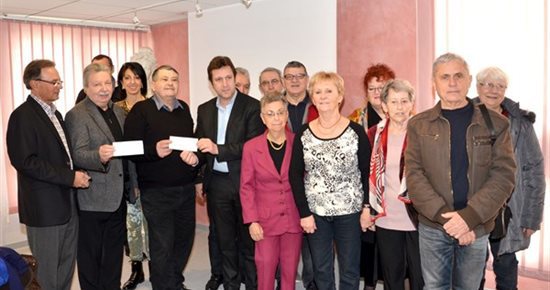 Remise de chèques du Lion's club et de l'E.C.L.A en faveur du Téléthon