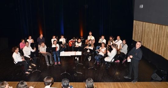 Remise des instruments de musique aux élèves de la CHAM de 6ème