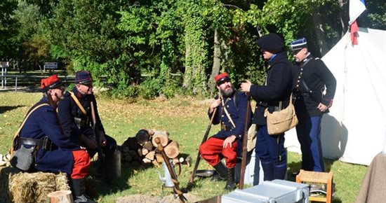 Le parc municipal transformé en bivouac militaire
