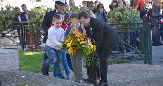 La population et les enfants mobilisés pour la commémoration du 11 novembre