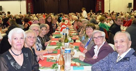 Foule au repas de Noël des aînés