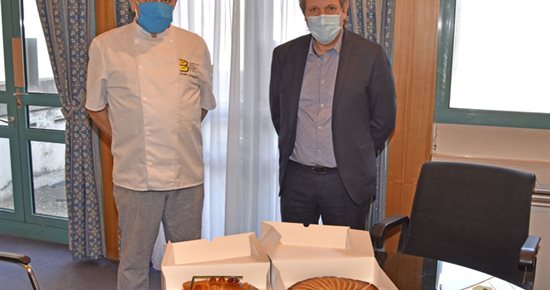 Frédéric Portigliatti a offert sa galette d'exception au maire