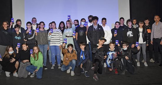 Remise des passeports aux participants du Pass' Ados