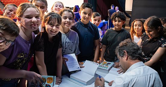Remise des dictionnaires aux futurs collégiens : retrouvez les photos en ligne