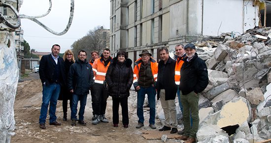Cité des Griffons :  une nouvelle barre d’immeuble en cours de destruction