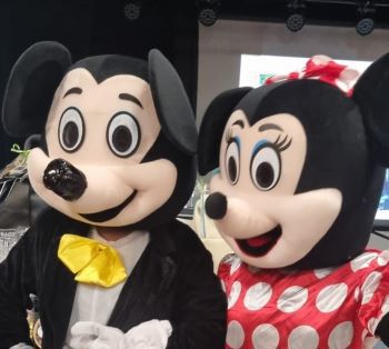 Défilé des mascottes Renou, Mickey & Minnie et distribution de papillotes