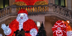 Hôtel de ville - La boite aux lettres du Père Noël attend les courriers des enfants