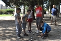 Les enfants en pleine partie de boules