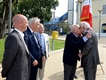 M. Alvarez décorant M. Charles Teissier, secrétaire général de L’Amicale des Déportés Résistants du Train Fantôme, sous les yeux notamment de M.Chabert Président du conseil départemental et de M.Garcia,1er adjoint de la Ville de Sorgues